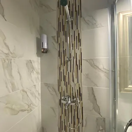 Bluemoon-apartment With Parking * 布尔加斯