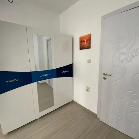 Bluemoon-apartment With Parking * 布尔加斯