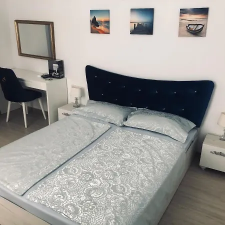 Bluemoon-apartment With Parking Apartament